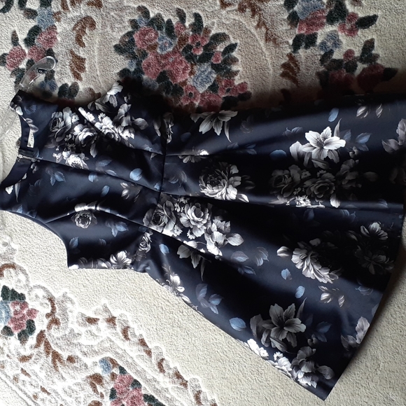 Honey Chelsea Floral Midi Dress - Picture 1 of 10